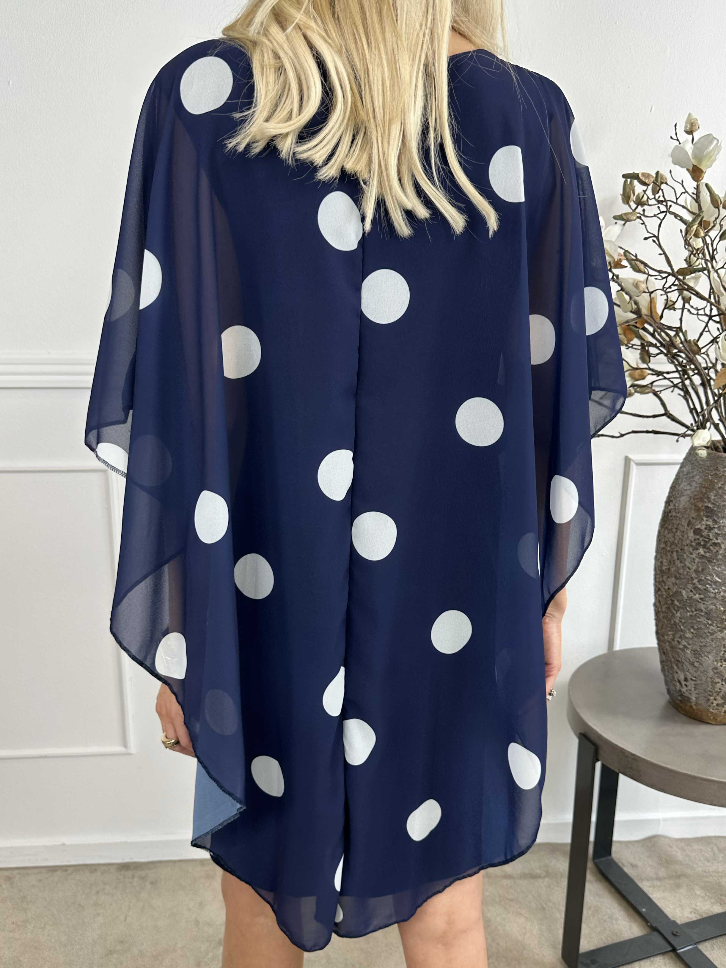 Kenya Dot - Tunikaklänning med prickigt chiffonglager